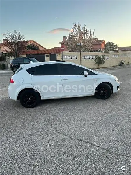 Usado Seat Leon Style 105 CV (77 kW) 2010 Blanco Utilitario