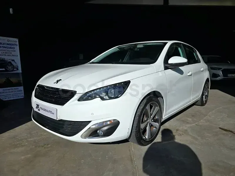 Usado Peugeot 308 Allure 120 CV (88 kW) 2016 Blanco Berlina
