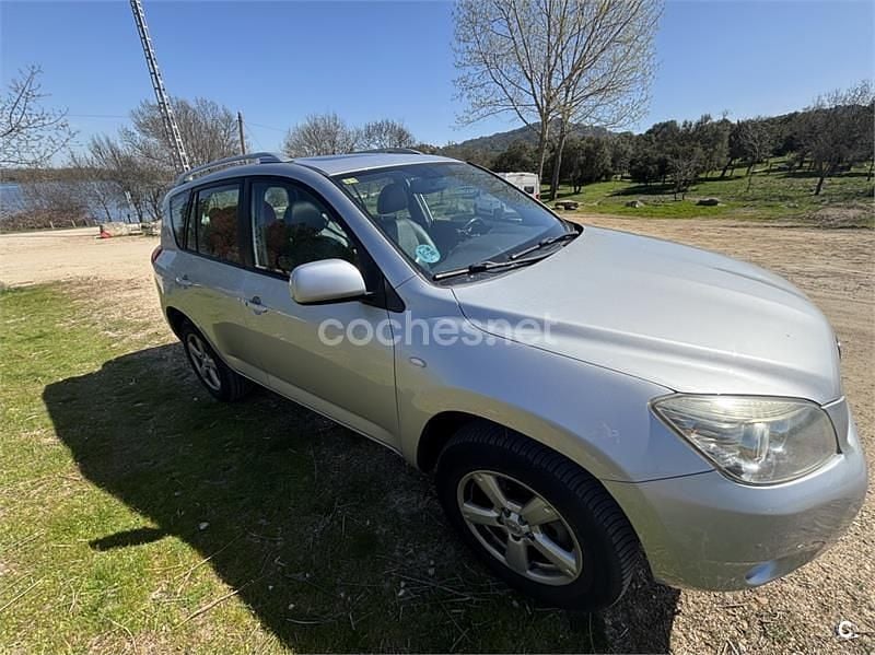 Usado Toyota RAV4 Executive 158 CV (116 kW) 2009 Gris / plata SUV