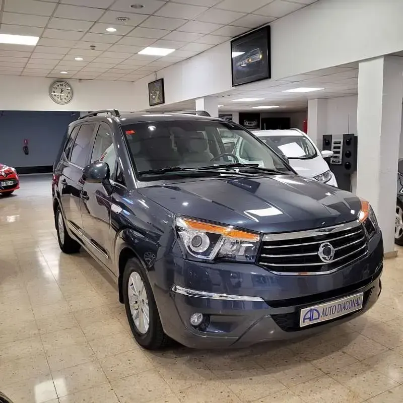 Usado SsangYong Rodius 178 CV (130 kW) 2018 Azul Monovolumen