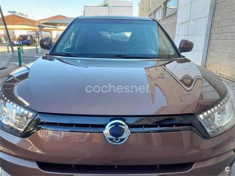 Marrón Usado 2016 Ssangyong Tivoli Limited SUV | 9800 € (Buen precio) - Imagen 1/4