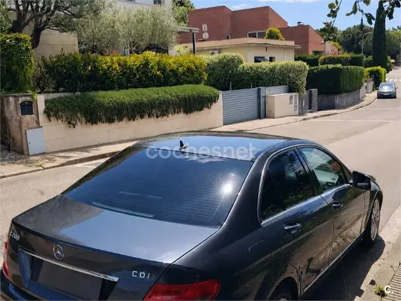 Usado Mercedes C200 Elegance 136 CV (100 kW) 2010 Azul Berlina