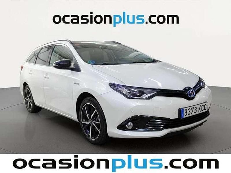 Usado Toyota Auris Touring Sports 136 CV (100 kW) 2017 Blanco Familiar