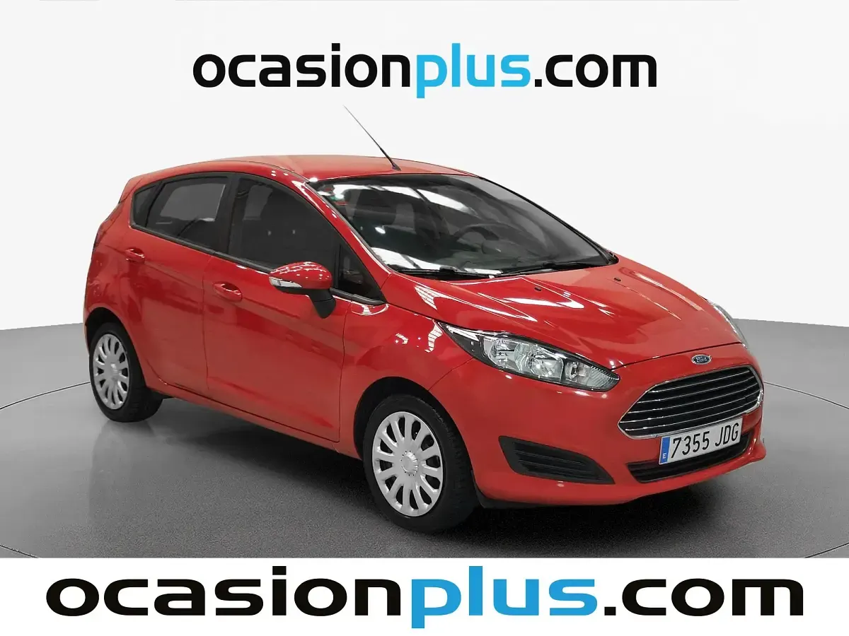 Usado Ford Fiesta Trend 82 CV (60 kW) 2015 Rojo Utilitario