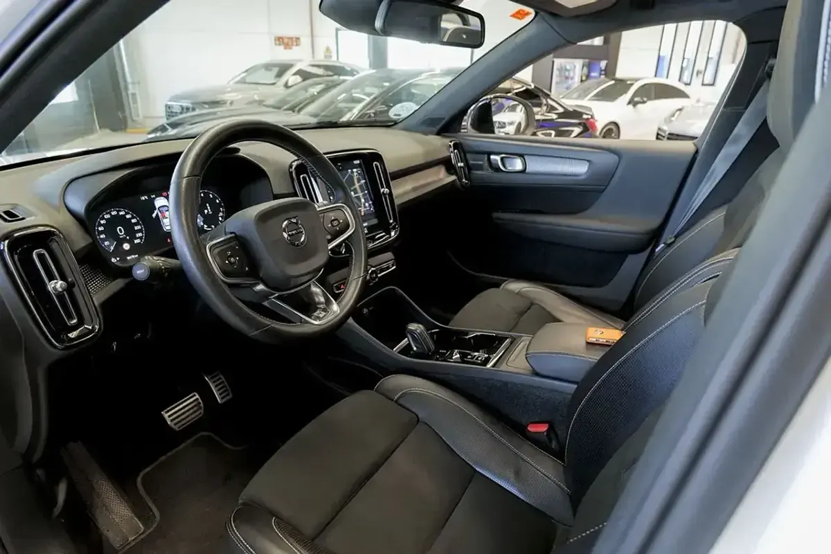 Usado Volvo XC40 R-Design 190 CV (139 kW) 2019 Blanco SUV