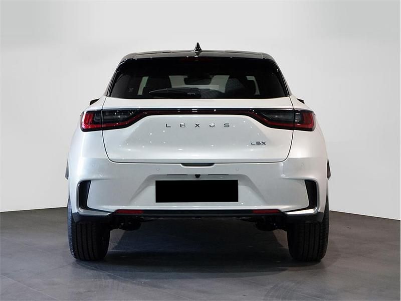 Usado Lexus LBX 136 CV (100 kW) 2025 Otro SUV