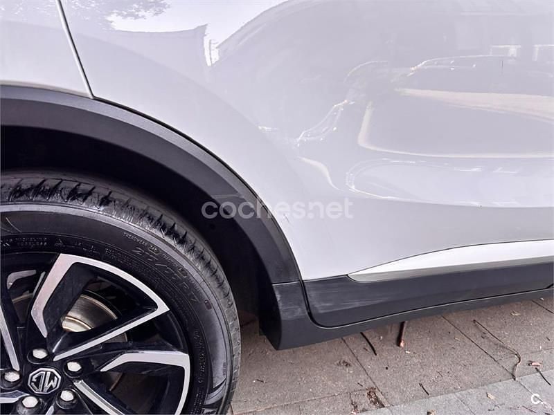 Usado MG ZS Luxury 111 CV (81 kW) 2023 Blanco SUV
