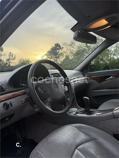 Usado Mercedes E270 Elegance 177 CV (130 kW) 2004 Azul Berlina