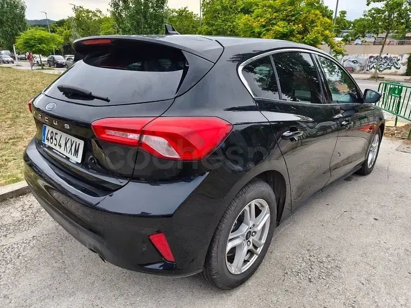 Usado Ford Focus Trend 120 CV (88 kW) 2019 Negro Berlina