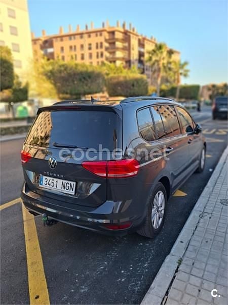 Usado VW Touran Sportline 150 CV (110 kW) 2021 Gris / plata Monovolumen