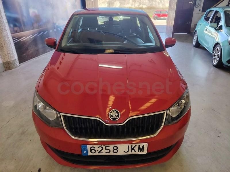 Usado Skoda Fabia Ambition 90 CV (66 kW) 2015 Rojo Berlina