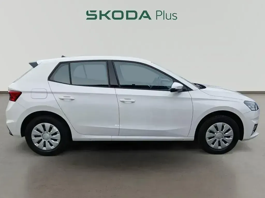 Usado Skoda Fabia 80 CV (58 kW) 2024 Blanco Berlina