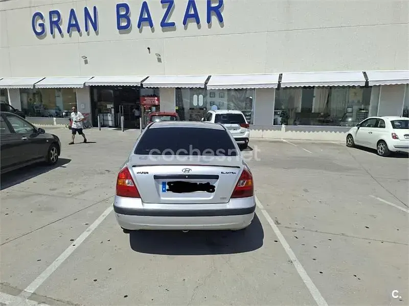 Usado Hyundai Elantra GLS 112 CV (82 kW) 2003 Gris / plata Berlina
