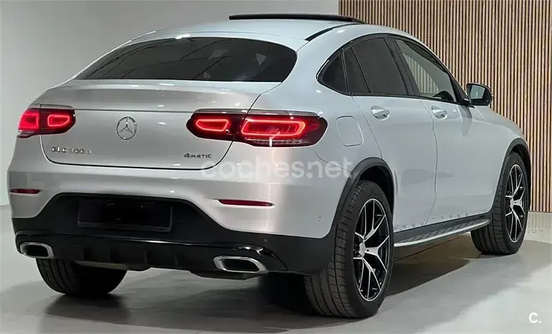 Usado Mercedes GLC300 245 CV (180 kW) 2020 Gris / plata SUV