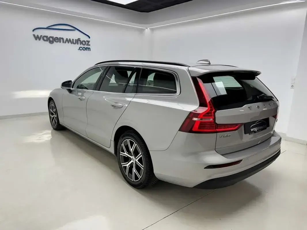 Usado Volvo V60 Core 197 CV (144 kW) 2023 Gris Familiar