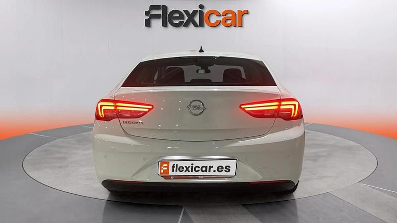 Usado Opel Insignia GS Line 122 CV (89 kW) 2021 Blanco Familiar