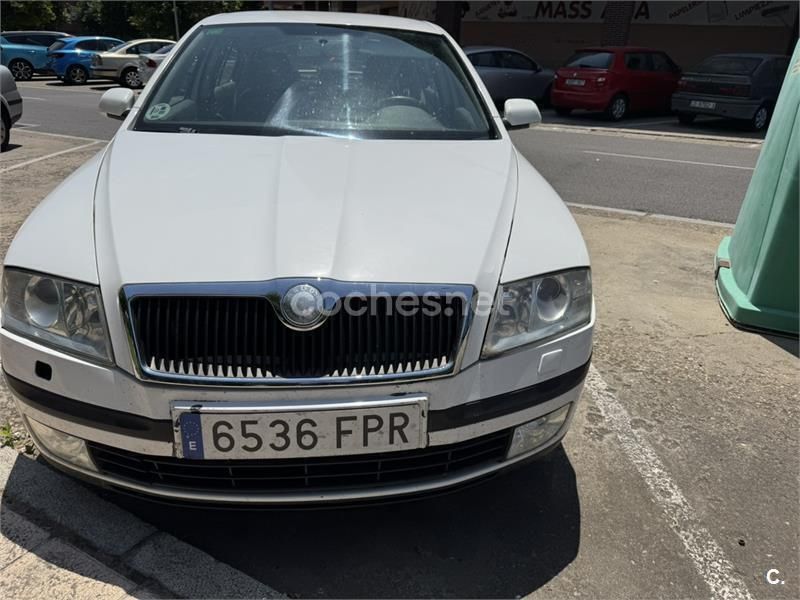 Blanco Usado 2007 Skoda Octavia Berlina | 1500 € (Precio justo) - Imagen 1/4