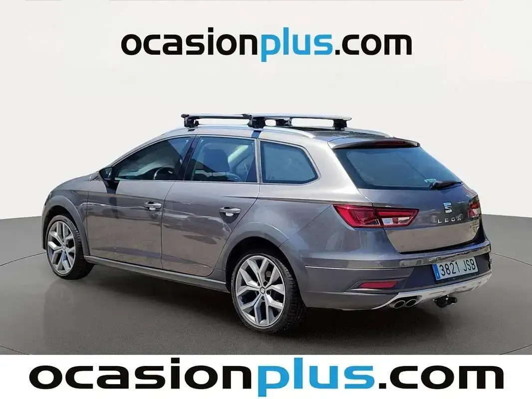 Usado Seat Leon 4Drive 150 CV (110 kW) 2016 Gris SUV