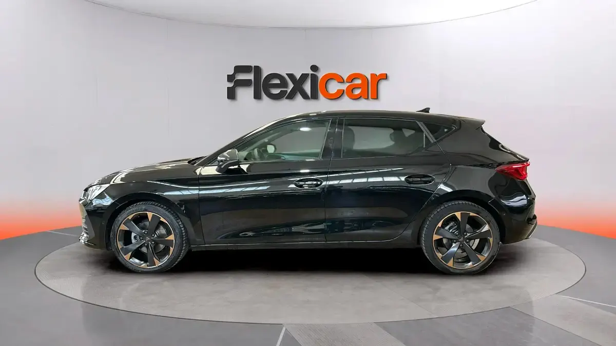 Usado Cupra Leon 150 CV (110 kW) 2023 Negro Berlina