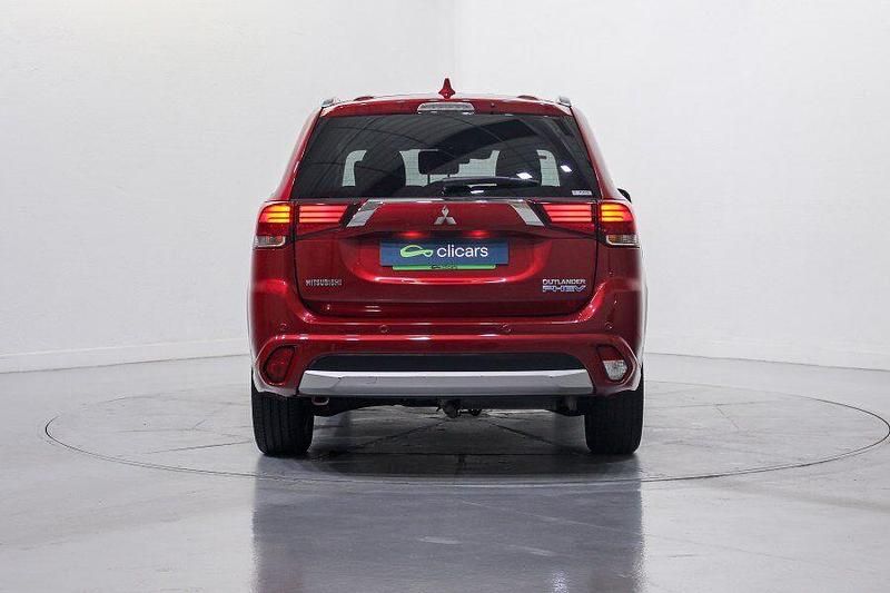 Usado Mitsubishi Outlander P-HEV 203 CV (149 kW) 2017 Rojo SUV