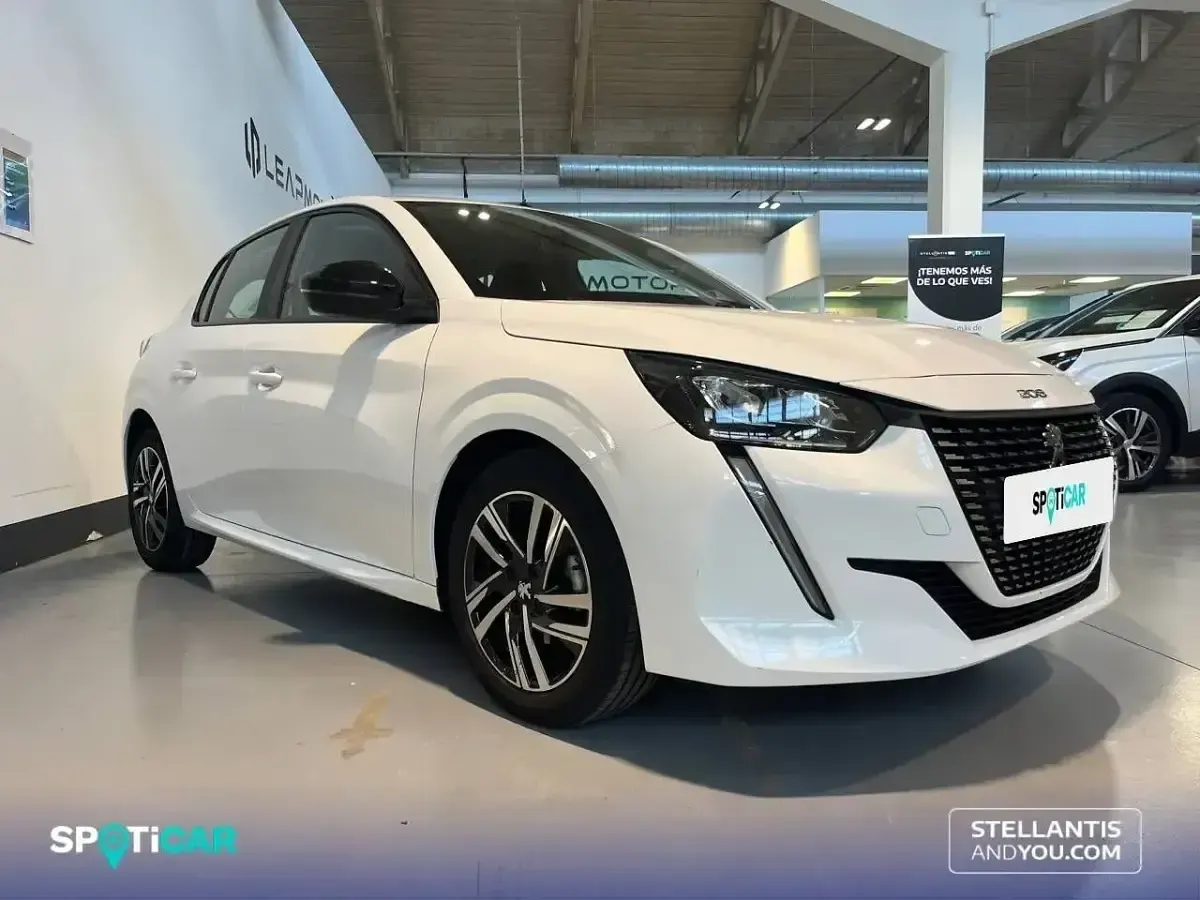 Usado Peugeot 208 Active 75 CV (55 kW) 2023 Blanco Utilitario