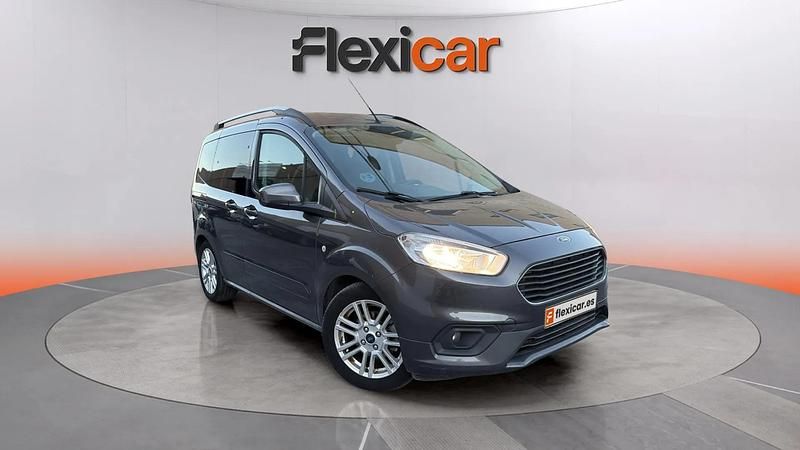 Usado Ford Tourneo Courier Ambiente 100 CV (73 kW) 2018 Gris Monovolumen