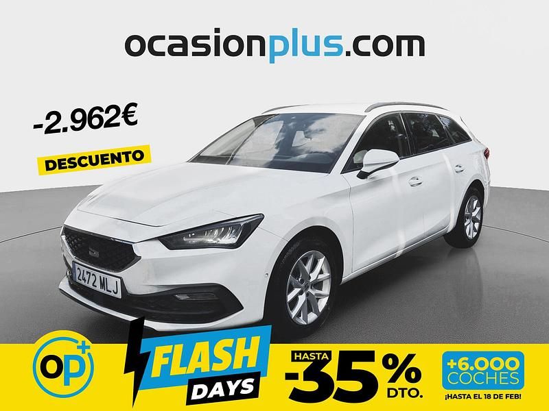 Usado Seat Leon Style 130 CV (95 kW) 2023 Blanco Familiar