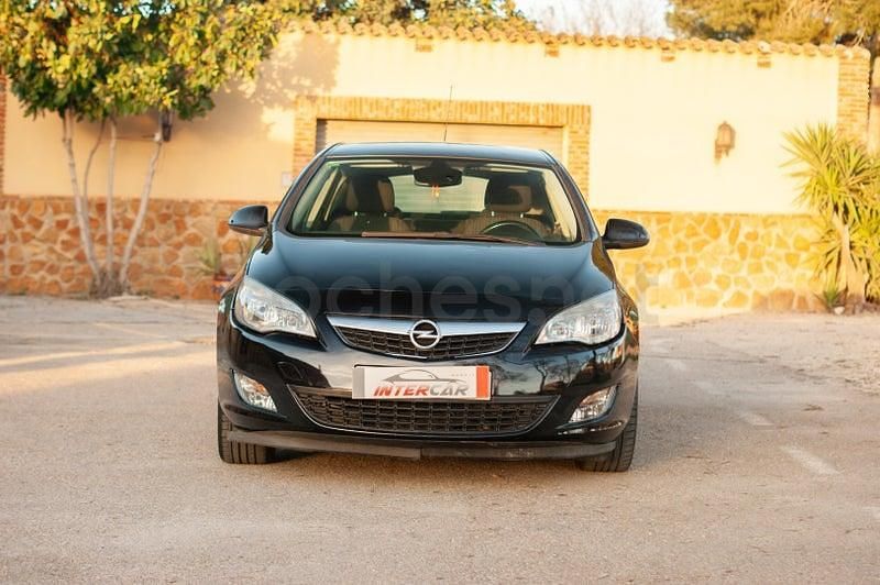 Usado Opel Astra Enjoy 110 CV (80 kW) 2010 Negro Berlina