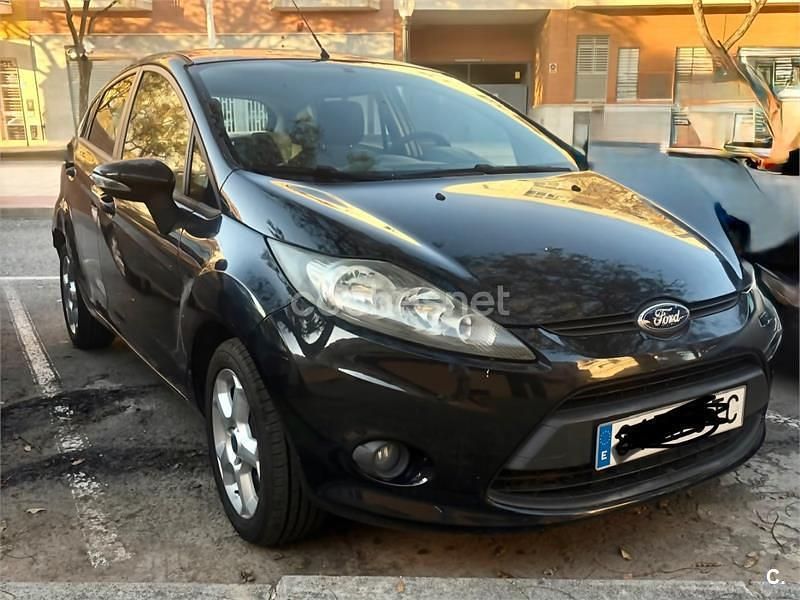Usado Ford Fiesta Trend 82 CV (60 kW) 2010 Negro Utilitario