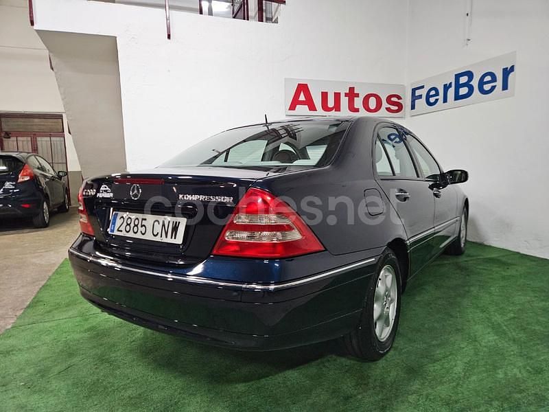 Usado Mercedes C200 Elegance 163 CV (119 kW) 2004 Azul Berlina