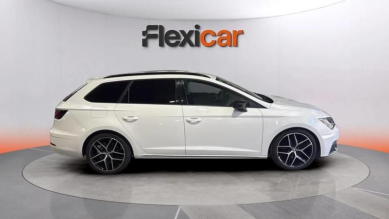 Usado Seat Leon ST FR 150 CV (110 kW) 2019 Blanco Familiar