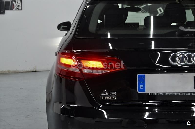 Negro Usado 2019 Audi A3 Sportback g-tron Design Berlina | 17.800 € - Imagen 1/4