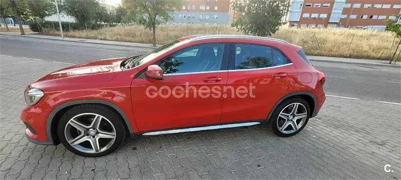 Usado Mercedes GLA200 AMG line 136 CV (100 kW) 2016 Rojo SUV