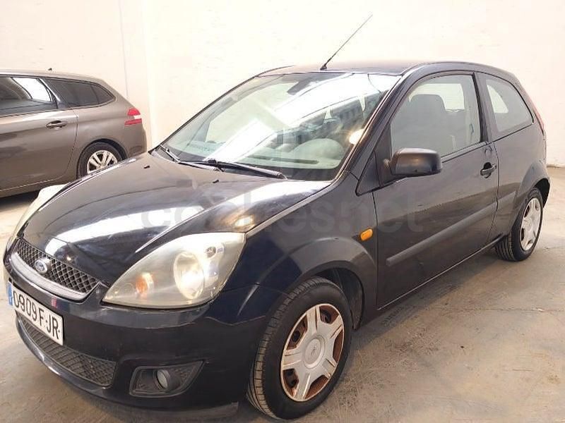 Usado Ford Fiesta Futura 80 CV (58 kW) 2008 Negro Utilitario