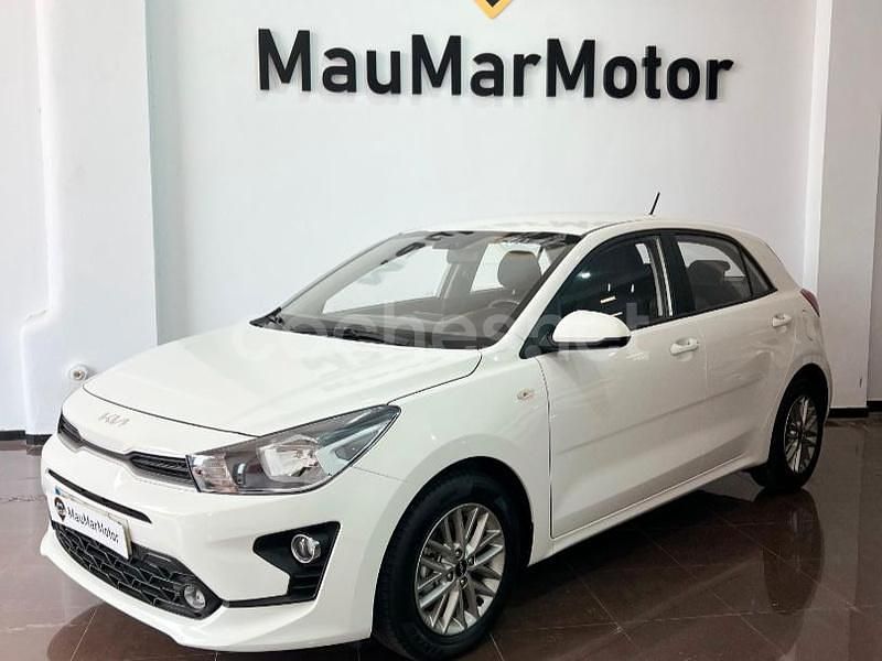 Blanco Usado 2023 Kia Rio Berlina | 13.990 € (Precio justo) - Imagen 1/4