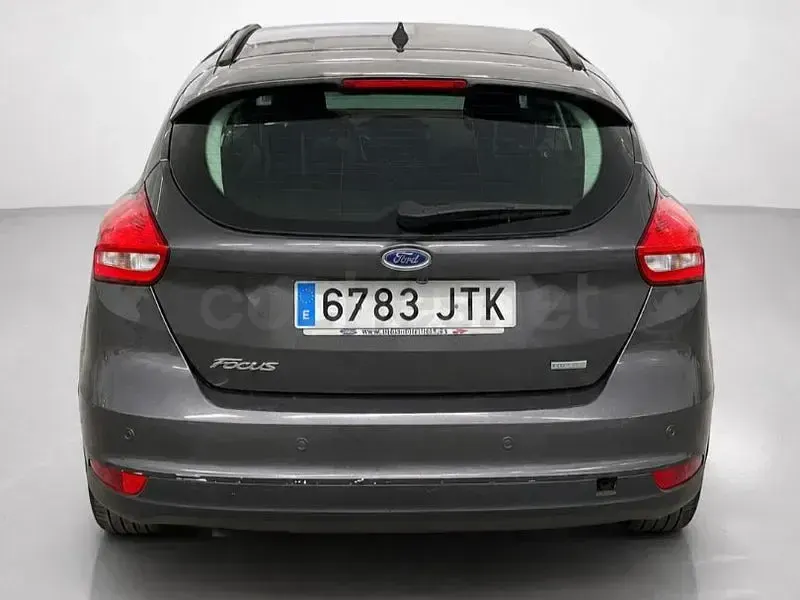 Usado Ford Focus Titanium 125 CV (91 kW) 2016 Gris / plata Berlina
