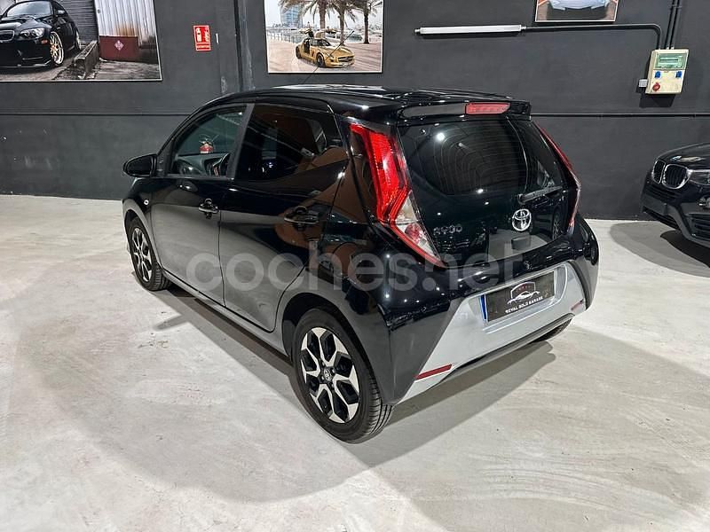 Usado Toyota Aygo X-play 72 CV (52 kW) 2020 Negro Utilitario