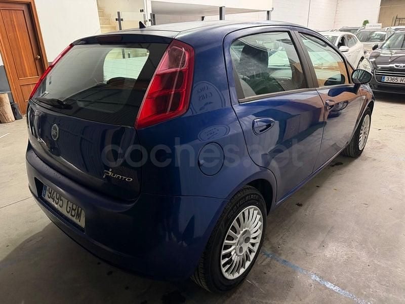 Usado Fiat Grande Punto Active 90 CV (66 kW) 2008 Azul Utilitario