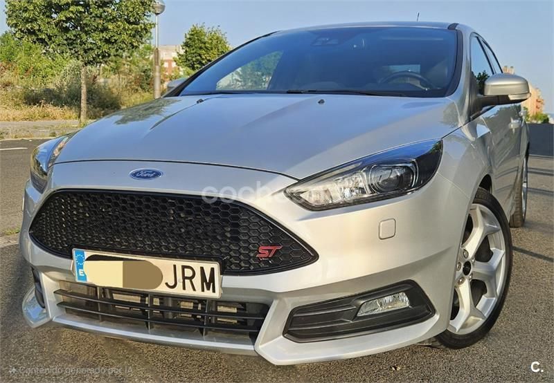Gris / plata Usado 2016 Ford Focus ST Berlina | 15.500 € (Buen precio) - Imagen 1/4