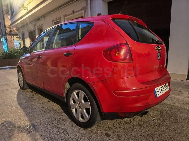 Usado Seat Altea Sport 105 CV (77 kW) 2006 Rojo Monovolumen