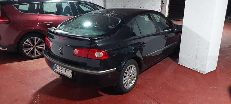 Usado Renault Laguna III Expression 111 CV (81 kW) 2007 Negro Berlina