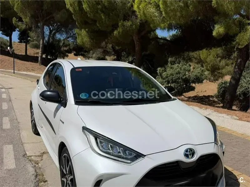 Usado Toyota Yaris Hybrid Style 116 CV (85 kW) 2021 Blanco Berlina
