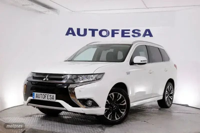 Blanco Usado 2016 Mitsubishi Outlander P-HEV SUV | 16.950 € (Precio justo) - Imagen 1/4