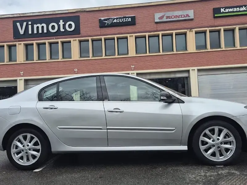 Usado Renault Laguna III GT 150 CV (110 kW) 2010 Gris / plata Berlina
