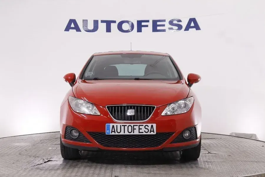 Usado Seat Ibiza 75 CV (55 kW) 2012 Rojo Utilitario