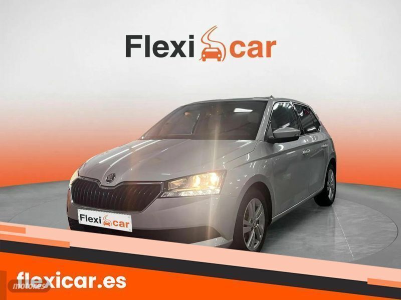 Usado Skoda Fabia Ambition 80 CV (58 kW) 2021 Gris Utilitario