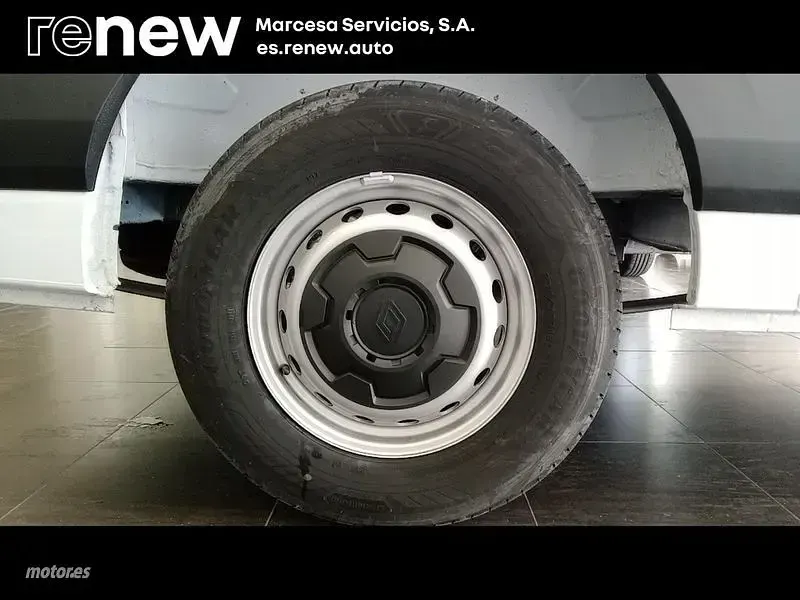 Usado Renault Master 130 CV (95 kW) 2025 Blanco Monovolumen