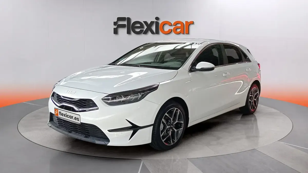 Usado Kia Ceed 136 CV (100 kW) 2023 Blanco Utilitario