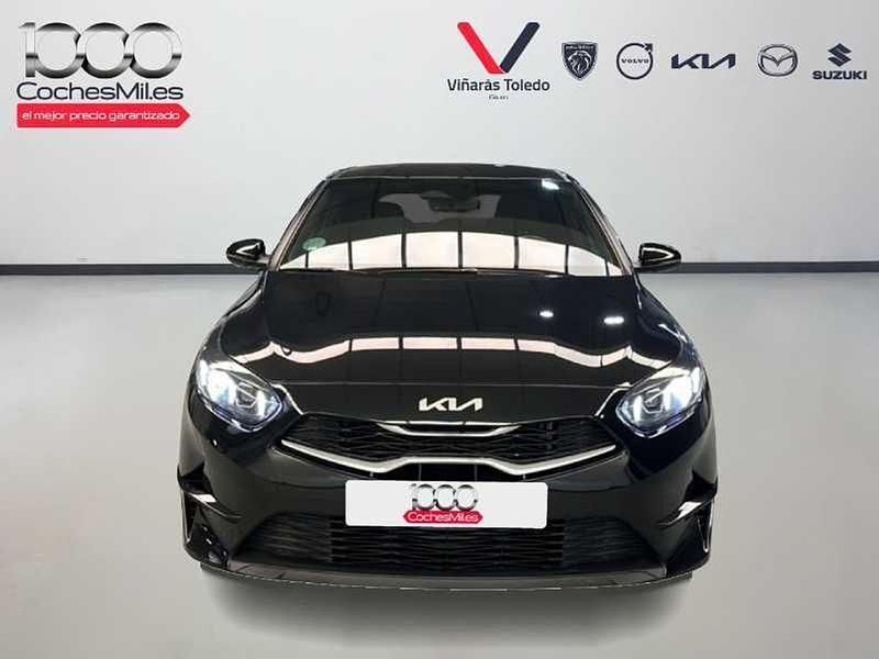 Usado Kia Ceed Style 101 CV (74 kW) 2025 Negro Utilitario