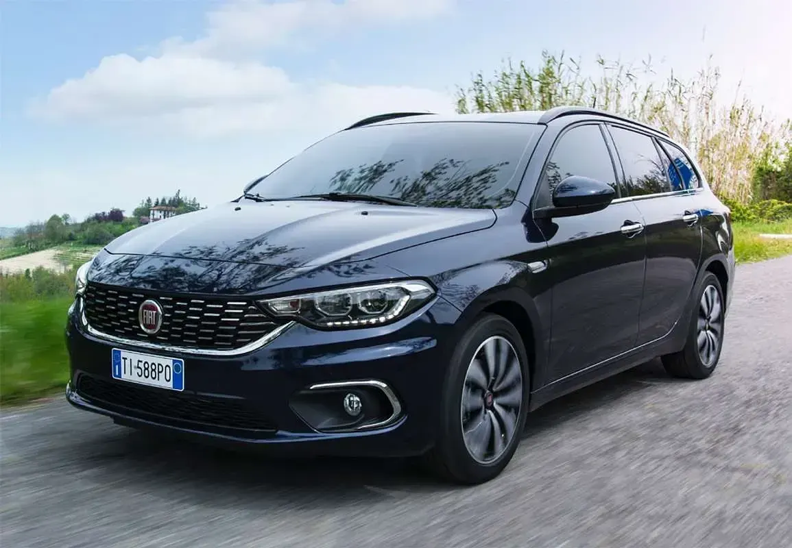 Usado Fiat Tipo Lounge 120 CV (88 kW) 2020 Azul Familiar